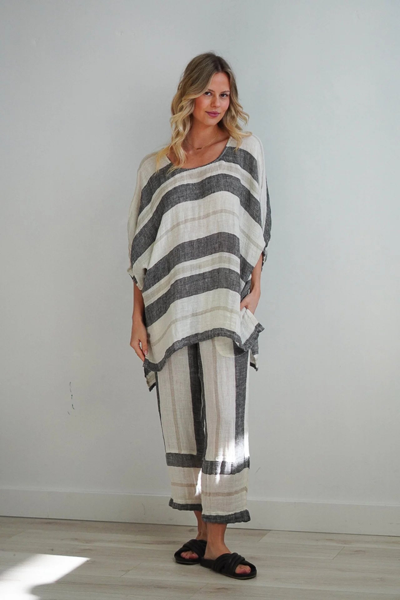 Bella Linen Top ~ Black & White